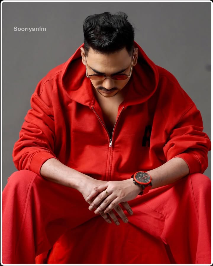 SooriyanFMlk's tweet image. வாழும் வரை விழித்திருந்தால்...
உன் கனவை யார் பறிப்பார்...
#Sooriyanfm #Musician #SamCS #Gallery #IndianCinema