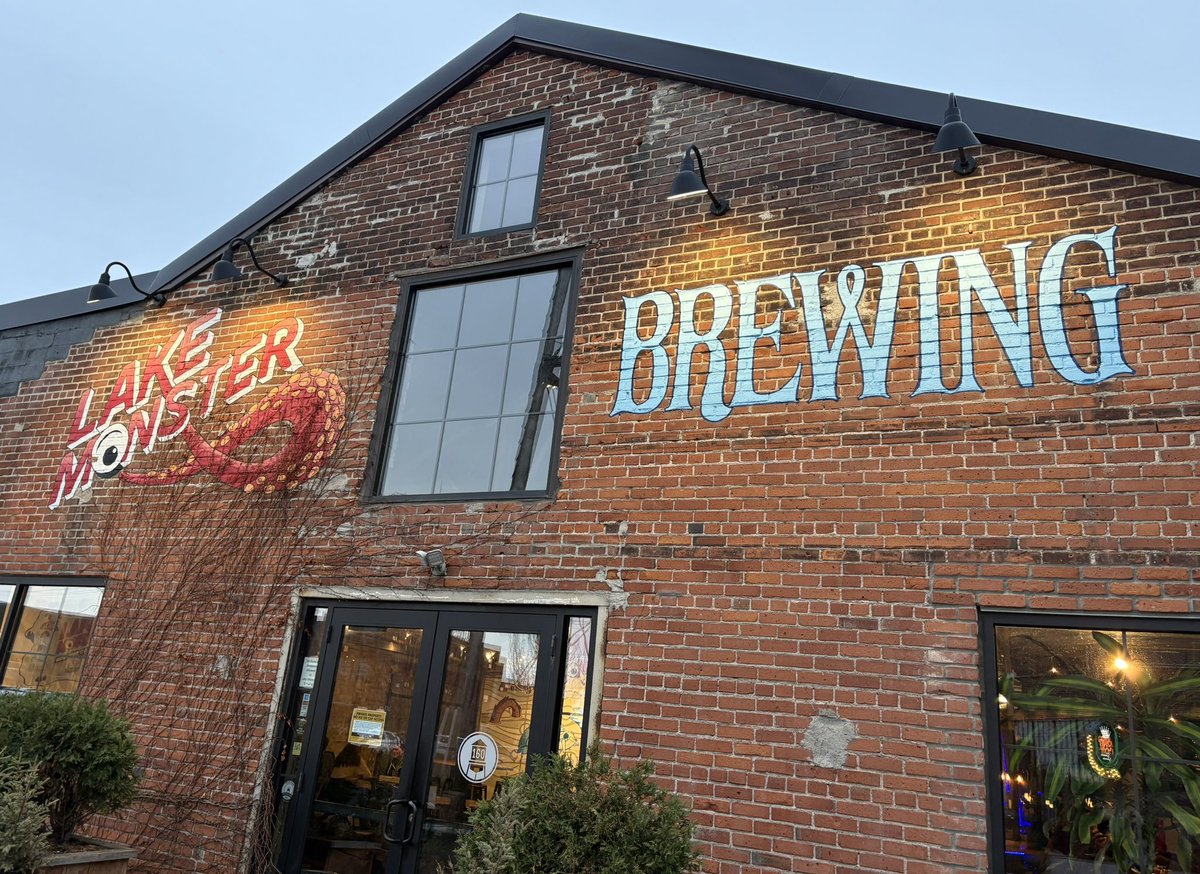 WagonsWast21781's tweet image. The 2nd #brewery stop for the twins on their #SpringBreak trip was @LakeMonsterBrew in #StPaul! #LakeMonsterBrewing had a spacious environment, hospitable staff, and several great #brews (some were taken back to the hotel), not to mention a sweet logo! 🐙🍻#craftbeer  #Minnesota