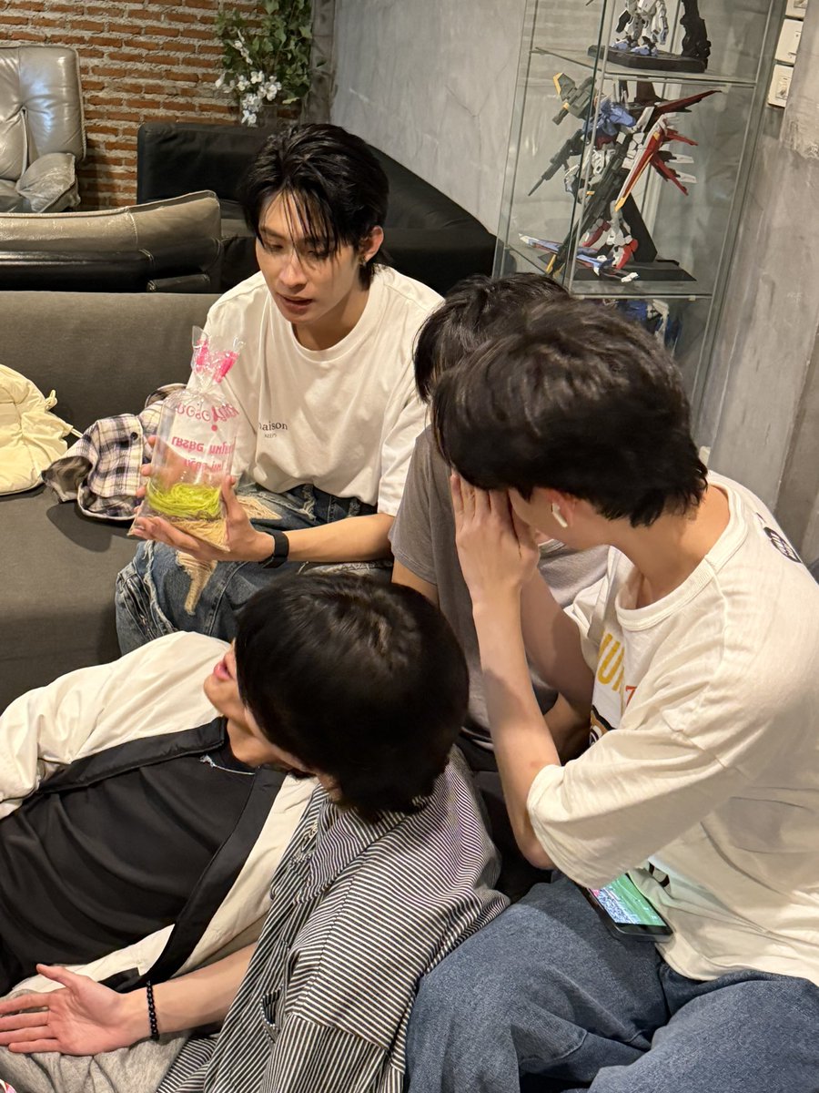 Ronna.Ron tweet media