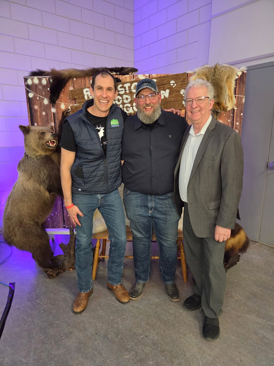 MelArnoldMP's tweet image. @Revelstoke Rod and Gun Club put on a spectacular dinner and fundraiser Saturday night for over 500 guests.  Thanks go out to the meat and fish donors for the meal, the sponsors for all the great prizes, and the volunteers who made it all possible. #hunting #fishing  #trapping