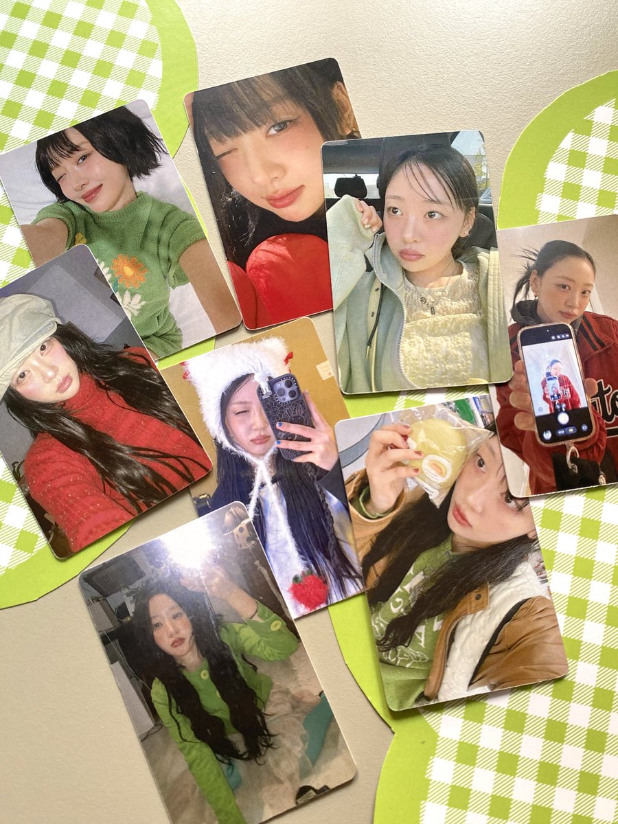 LoonaSpain's tweet photo. Holder, phonecharms, pegatinas, photocards, standees… ¡Y más! https://t.co/3LEyJgBQRY