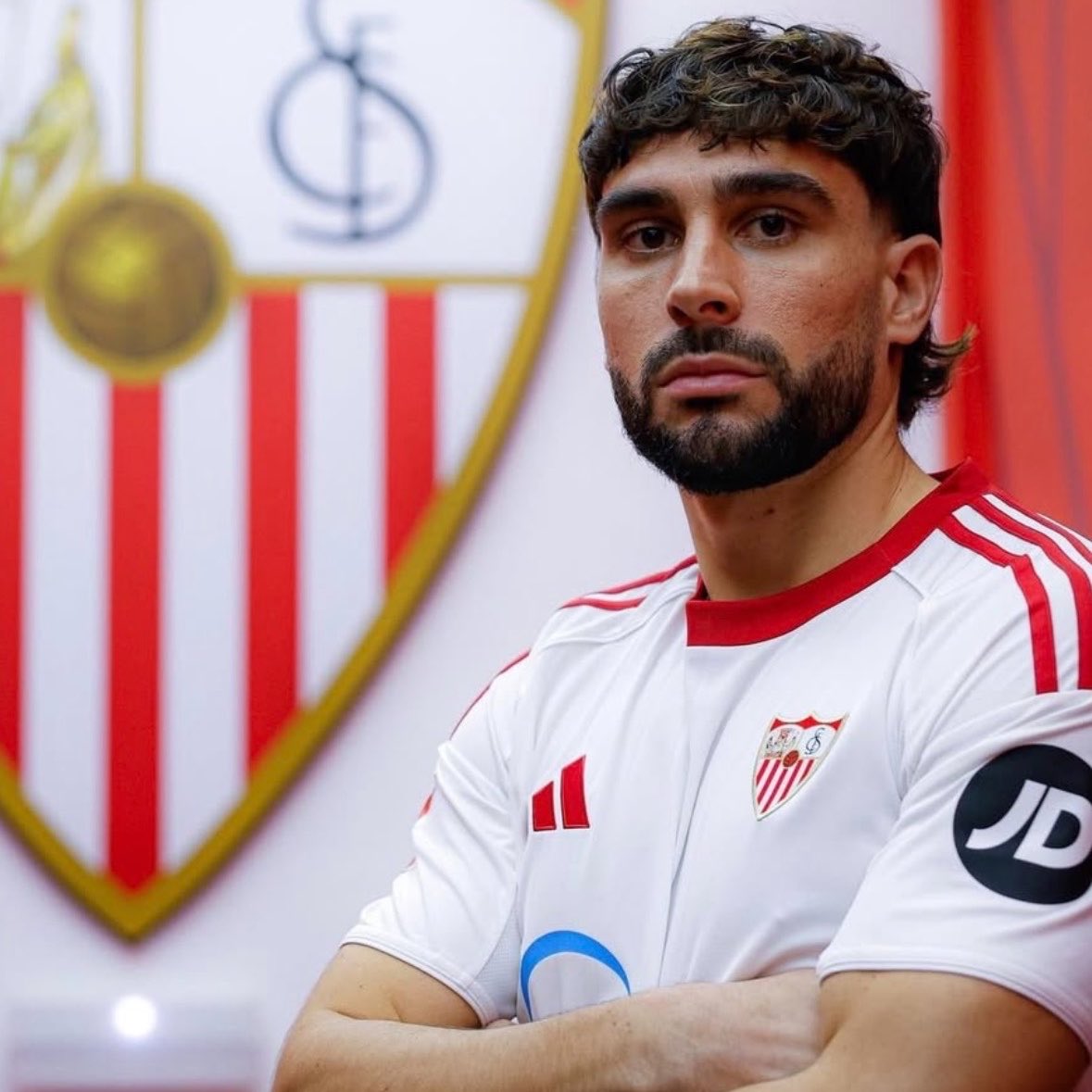 ZonaMixta__'s tweet photo. 🚨 XI del @SevillaFC para el encuentro ante Osasuna.

‼️ LUIS GARCÍA PLAZA DEJA FUERA A GUDELJ, AKOR ADAMS Y MANU BUENO Y JUANLU.

👀 MAUPAY, TITULAR.

🧤 Vlachodimos.

🧱 Carmona, Castrín, Kike Salas y Suazo.

🧠  Sow, Agoumé, Vargas y Oso.

🎯 Isaac y Maupay.

#ZonaMixta https://t.co/Fkmth4ttPT