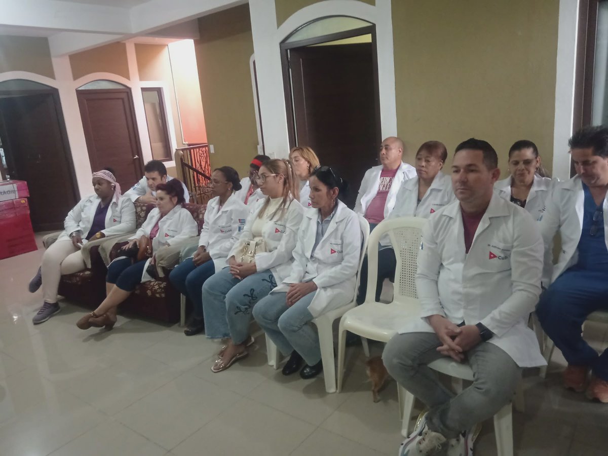 BeisyCamej89192's tweet photo. Brigada Médica Cubana en Joyabaj,  Guatemala,  reafirma su compromiso con Cuba. "MI FIRMA POR LA PATRIA". 
#CubaVencerá 
#CubaEstáFirme 
#BMCGuatemala https://t.co/cc1D2bmNtN
