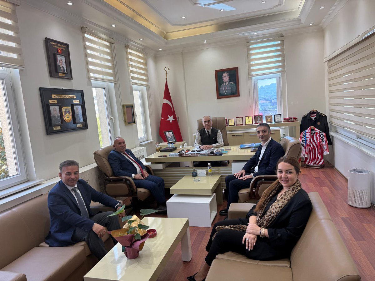 Çok kıymetli garnizyon komutanımıza geçmiş olsun ziyeretinde bulunduk nazik misafir perverliği için teşekkür ederiz