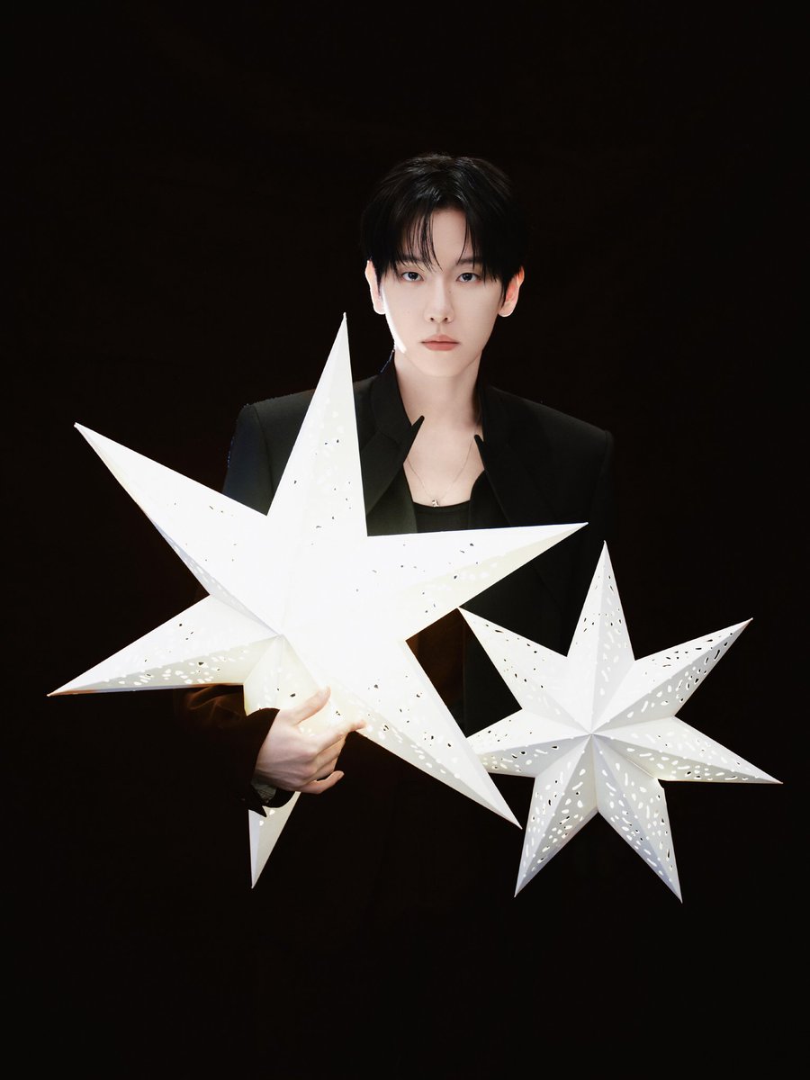 You were amazing tonight, Baekhyunnie... there is no other star brighter than you 😭💗 Congratulations on your well-deserved award 🏆🎉