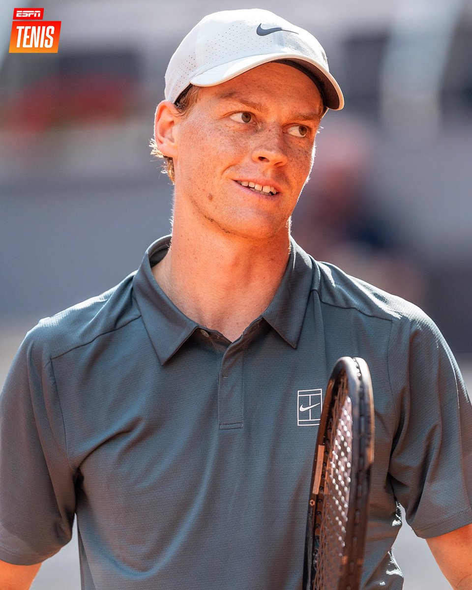 ESPNtenis's tweet image. ¡FIRME COMO UN NÚMERO UNO! 🔥

🇮🇹 Sinner despachó a 🇩🇰 Moller por 6-2 y 6-3 y firmó el pase a octavos de final en el M1000 de #Madrid.

👀 Espera por el ganador de Norrie vs. Tirante.