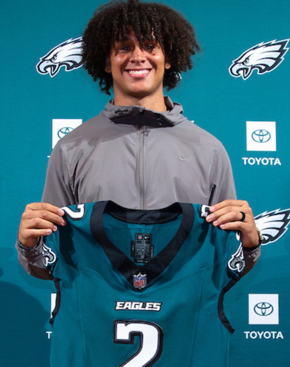AATBirds's tweet image. A Look at the new #Eagles wordmark outline on the Jersey. #FlyEaglesFly