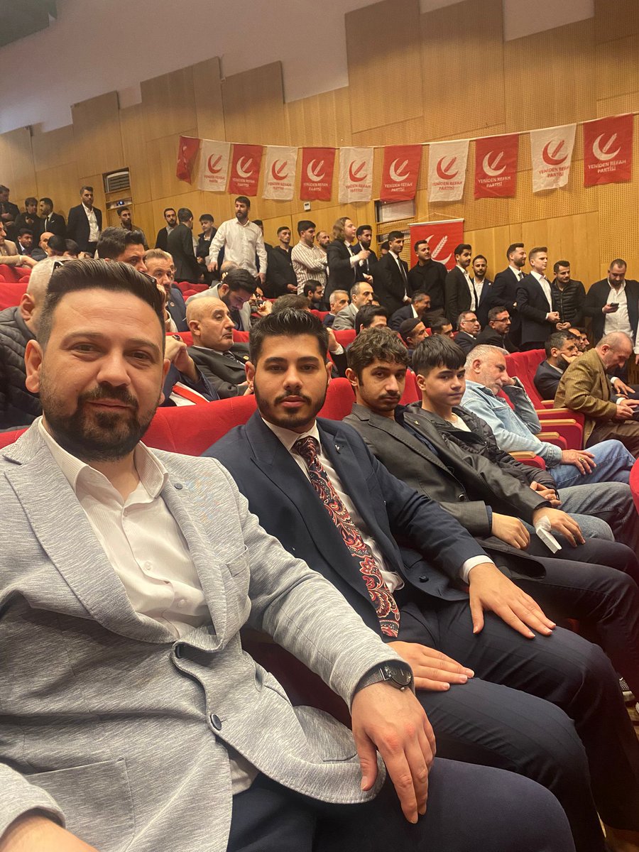gencyrppendik's tweet photo. Yeniden Refah Partisi Pendik Gençlik Kolları olarak Nisan ayı il divan toplantısına katılım sağladık.

İl divanımız Kocaeli Milletvekilimiz Mehmet Aşıla,İstanbul İl Başkanımız av. Halil İbrahim Akyavuz,İstanbul Gençlik Kolları Başkanımız Murat Erez'in katılımları ile gerçekleşti. https://t.co/6xH6Cs7Gmi