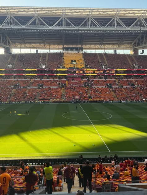 PesindeyizApp's tweet photo. ☀️ Güneşli bir Ali Sami Yen günü.. https://t.co/67O5WnbEro