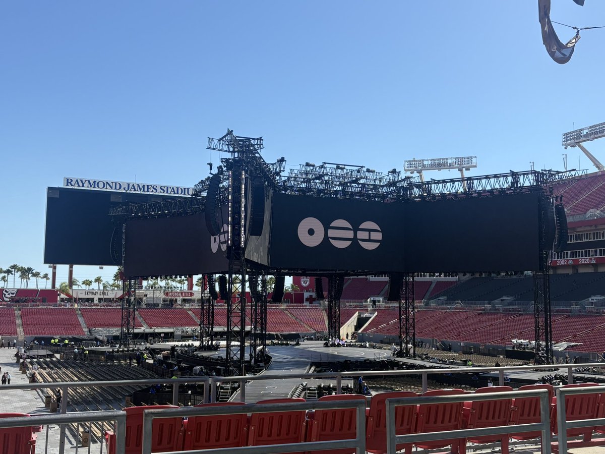 jamVjelly's tweet photo. Wtf do you mean i got to see bts and SOUNDCHECK, for FREE???? 😭
#BTS_ARİRANG #arirang_tampa https://t.co/HwUnatfMJ9
