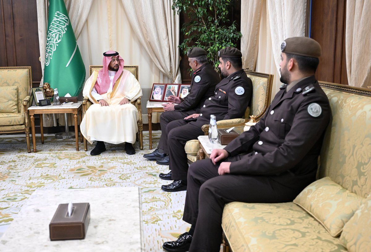 PKBSBS's tweet photo. الأمير #خالد_بن_سطام نائب أمير منطقة عسير، يطّلع على جهود القوة الخاصة للأمن البيئي بعسير، مؤكدًا أن حماية الموارد الطبيعية تمثل أولوية استراتيجية تعزز كفاءة المنظومة الأمنية، وترسخ استدامة البيئة، بما يواكب مستهدفات رؤية المملكة 2030. https://t.co/EzVCzbjGl2