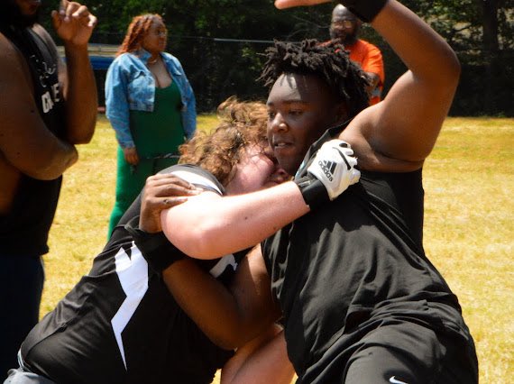 JaynesDrew's tweet photo. True interior offensive lineman! Can play all 3! @Coach_Jenks @MarshallLaymarr @misterbransome @RecruitTheBrook @nchssportspage @TrenchesElite @playfastspeed 
Millbrook High school (NC)
3.8 GPA
First team All conference at LG https://t.co/mv9aaxzgK9