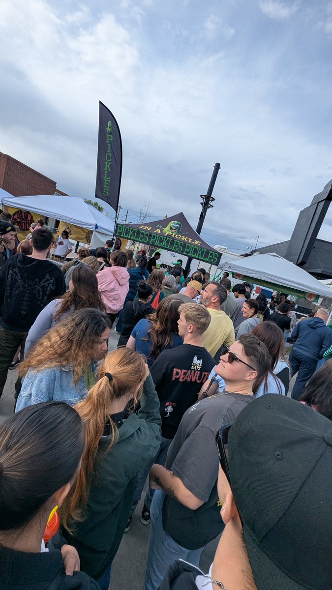 HeidiTown's tweet image. Pickle Fest was a big success. I'm happy for @DtownLoveland but damn, those lines were long. 😂 I'm getting old. 

#Loveland #Colorado #PickleFest