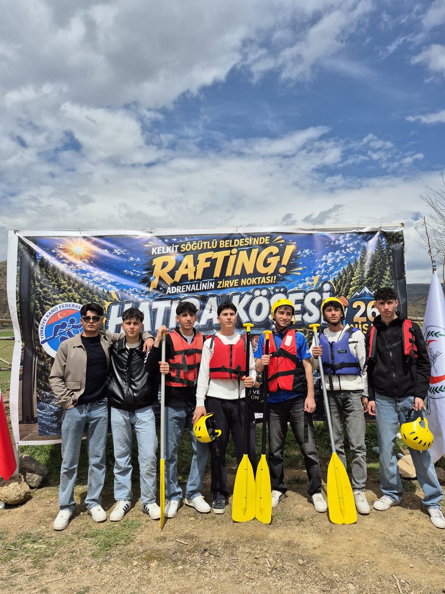GSBKelkitGM's tweet photo. Kelkit Söğütlü Beldesi'nde düzenlenen rafting etkinliğinde biz de Gençlik Merkezi olarak yerimizi aldık.Geleneksel Okçuluk faaliyetiyle kültürel değerlerimizi yaşatırken bu güzel organizasyona katkı sunduk. Organizasyonda emeği geçen herkese teşekkür ederiz.  #merkezimheryerde https://t.co/6gPvoyfrPS