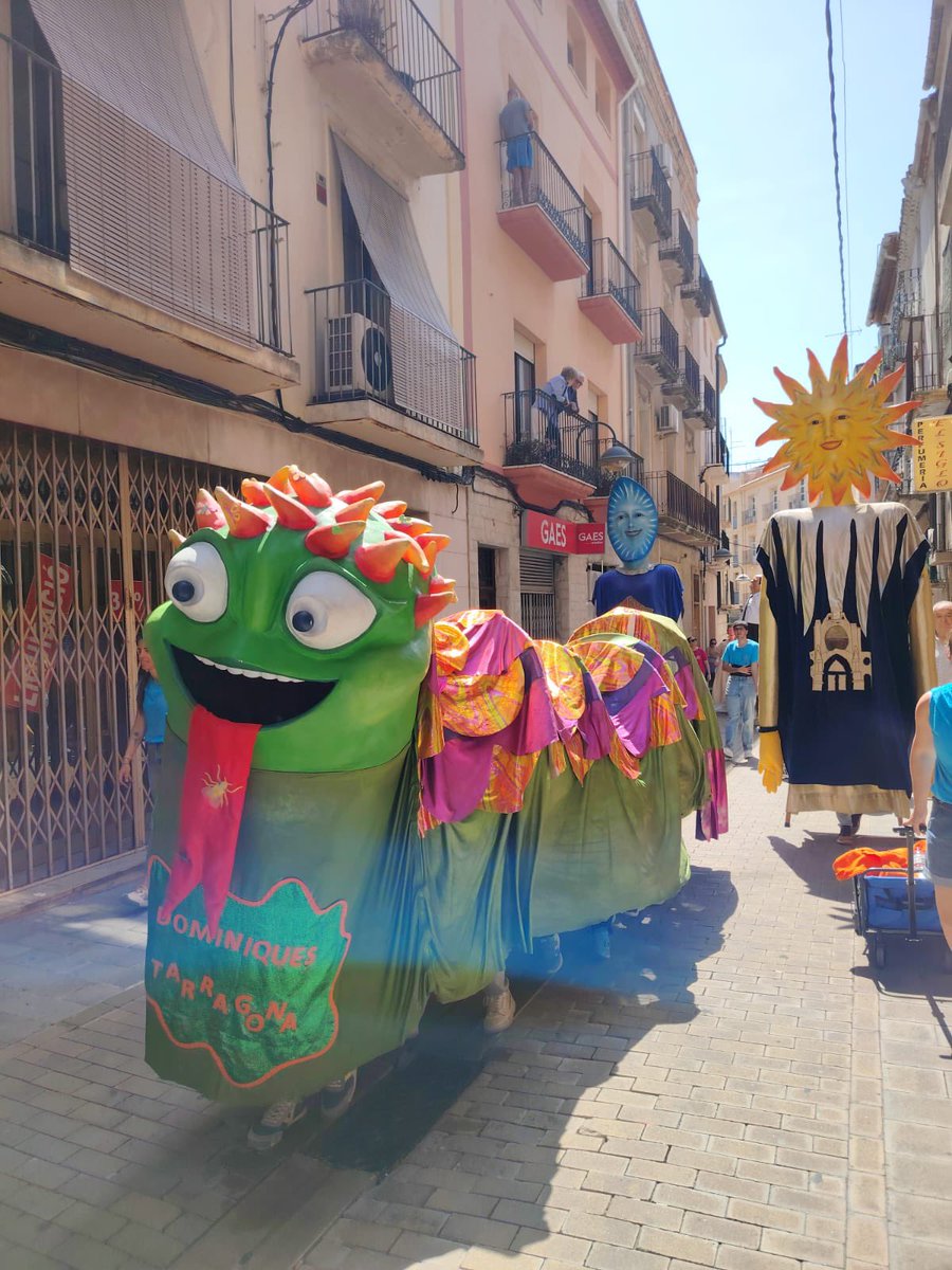 mingoicaterina's tweet photo. Avui hem participat al 40è encontre Gegantera de Mora d’Ebre en què es commemorava el 75è aniversari dels Gegants de Mora. Molt feliços de gaudir en aquest gran dia https://t.co/n1VPM1SAL1