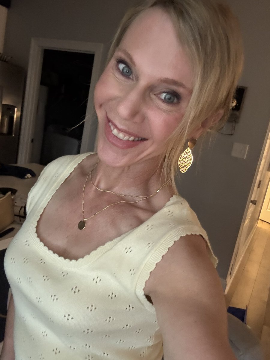 nolasaintsteph's tweet image. Happy Sunday💛