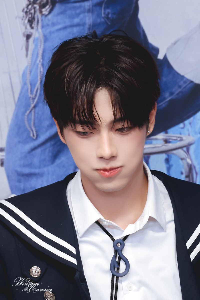 Winwin_rowan tweet media