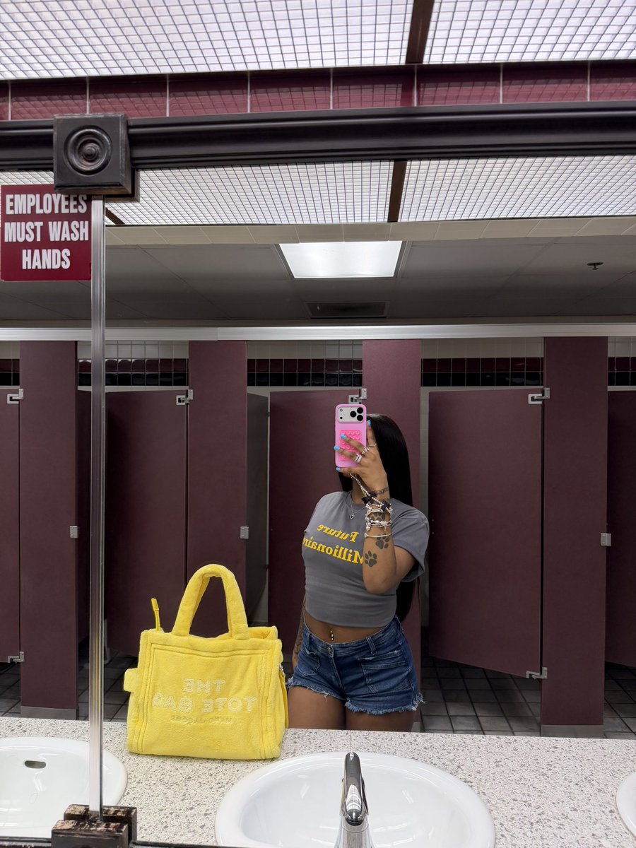 Theonlyqueenc_'s tweet photo. Movie Dates Are The Best 🍿 . https://t.co/4K9oNcL8pm