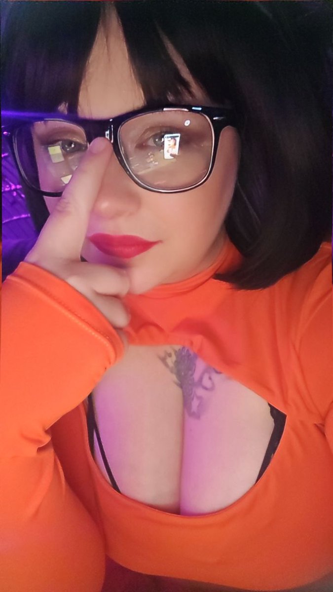 Last nights' surprise cosplay stream was SO much fun! Velma is all grown up! <3 Thank you all for stopping by and spending time with us, or just vibin! Velma will have to be one that I bring back some time!

What cosplay do you want to see next? Hm....