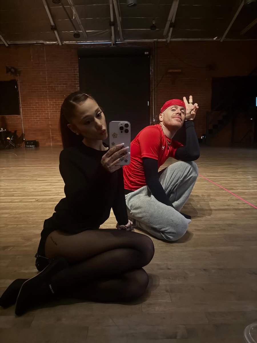 Ariana Grande Today tweet media