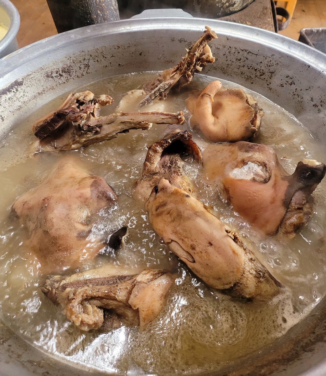 Бичээч tweet media