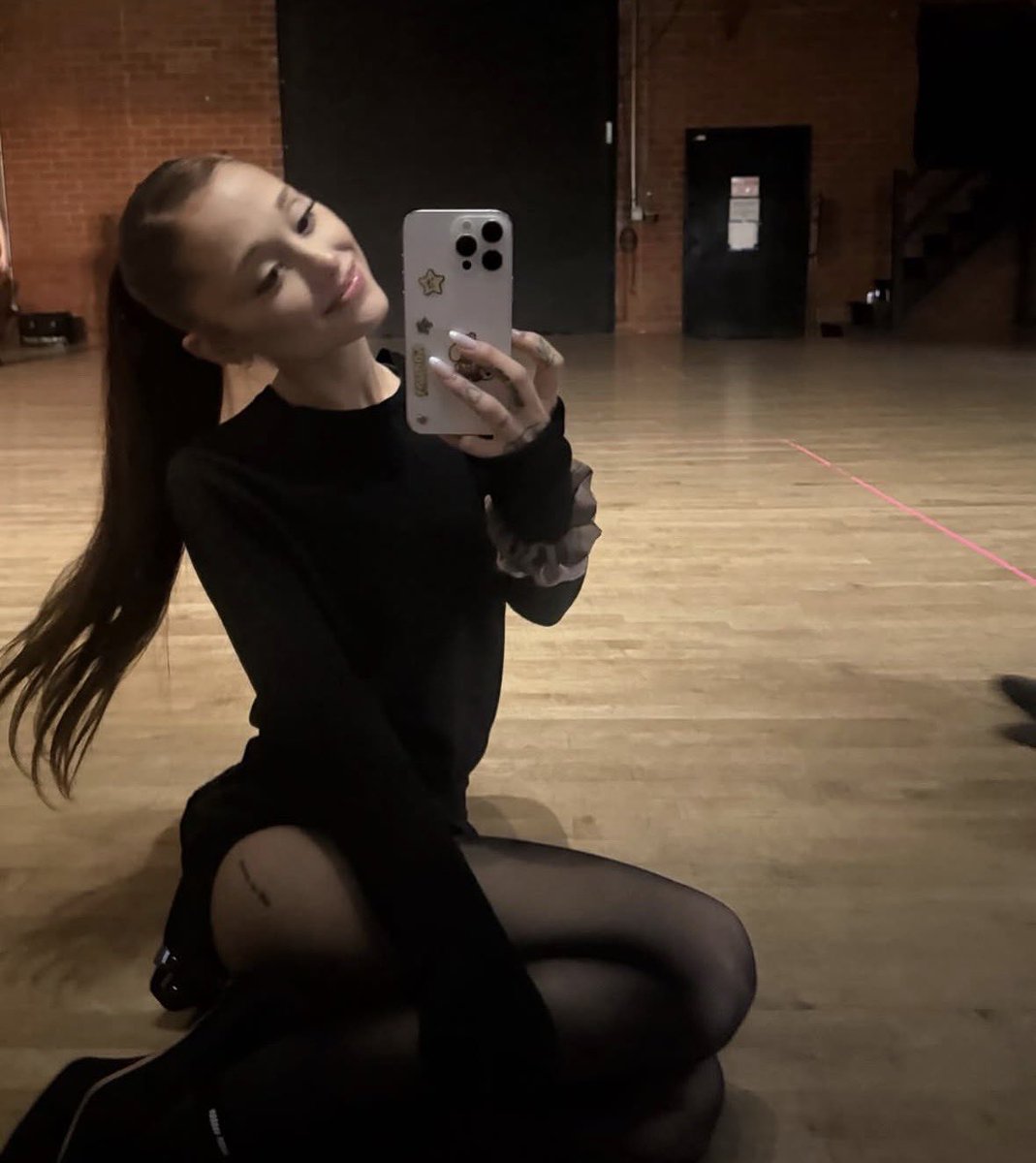 Ariana Grande Charts tweet media