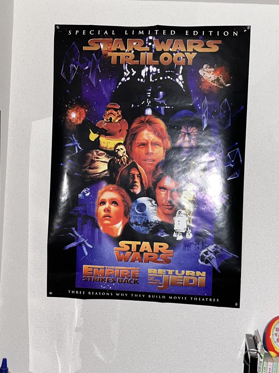新しいポスター。EBayで8000円とかしてたのに神雑貨屋は1200円だったので買い。
貼り付けミスって右上角が若干破れて萎えた