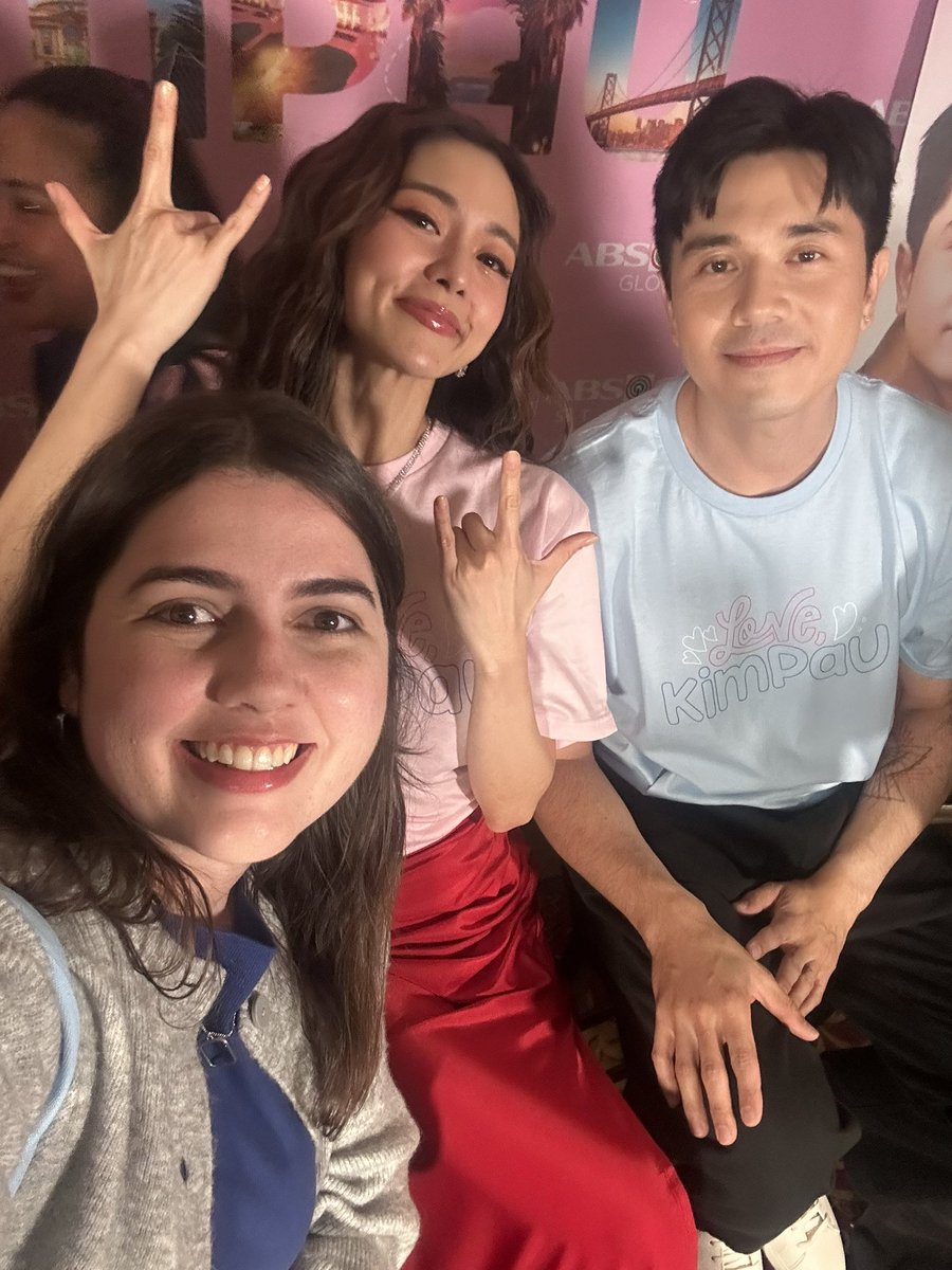 bneutralwitch's tweet image. Well, since my face is all exposed now, here’s my selfie with Kimpau 🫣

Just a correction: my name is Beatriz and not Beatrice 🤣 

Hi 👋🏼 I’m the fan from Brazil 🇧🇷

@prinsesachinita @mepauloavelino thank you again for being so nice 💜

#LoveKimpauWorldTour
#Kimpau