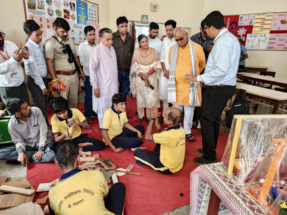 PANKAJK360's tweet photo. विशेष शिक्षा इन बच्चों से भी दिव्यांग हो गयी है 👇

काफी वर्षो से भर्ती नहीं हुयी है
आखिर दिव्यांग बच्चे केसे पढ़ पाएंगे??
सेकंड ग्रेड विशेष शिक्षक के वर्तमान में 863 +112=975 पद रिक्त पड़े है
@RajCMO 
@madandilawar 
@JATbera1 
@hanumanbeniwal @HANUMANKISAN 
@Radhemahwa https://t.co/9MsV4qUPQm