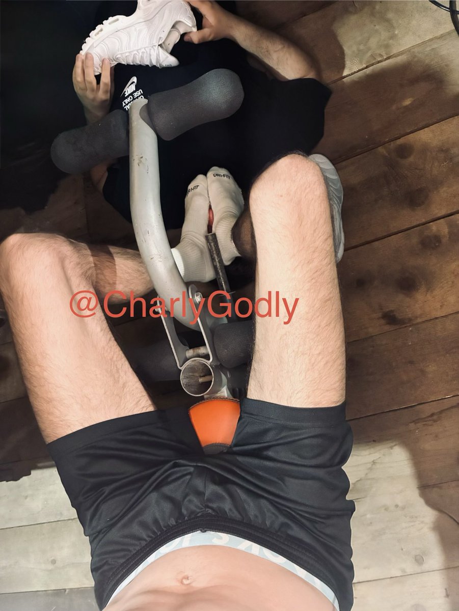 Charly Godly tweet media
