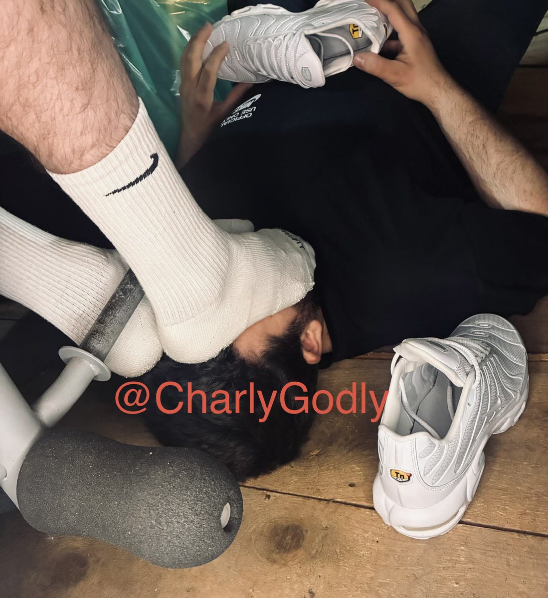 Charly Godly tweet media