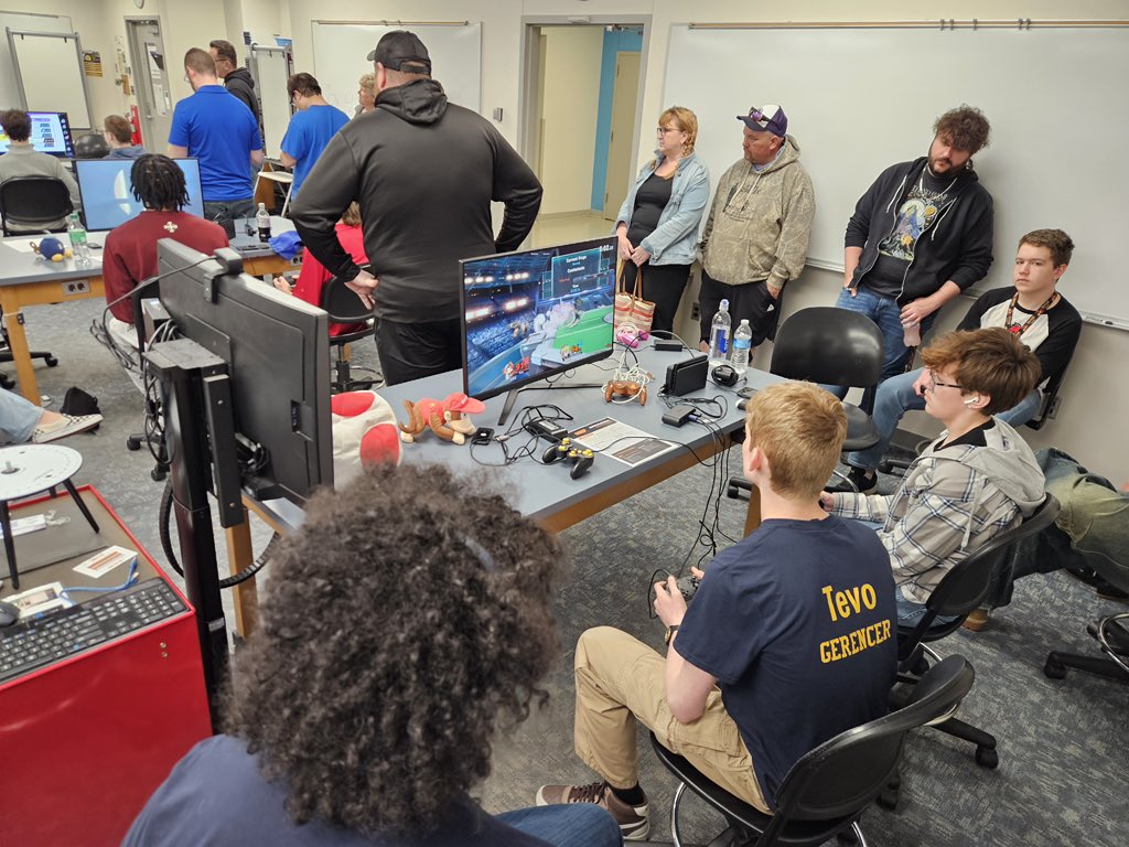 Grand Haven HS tweet media