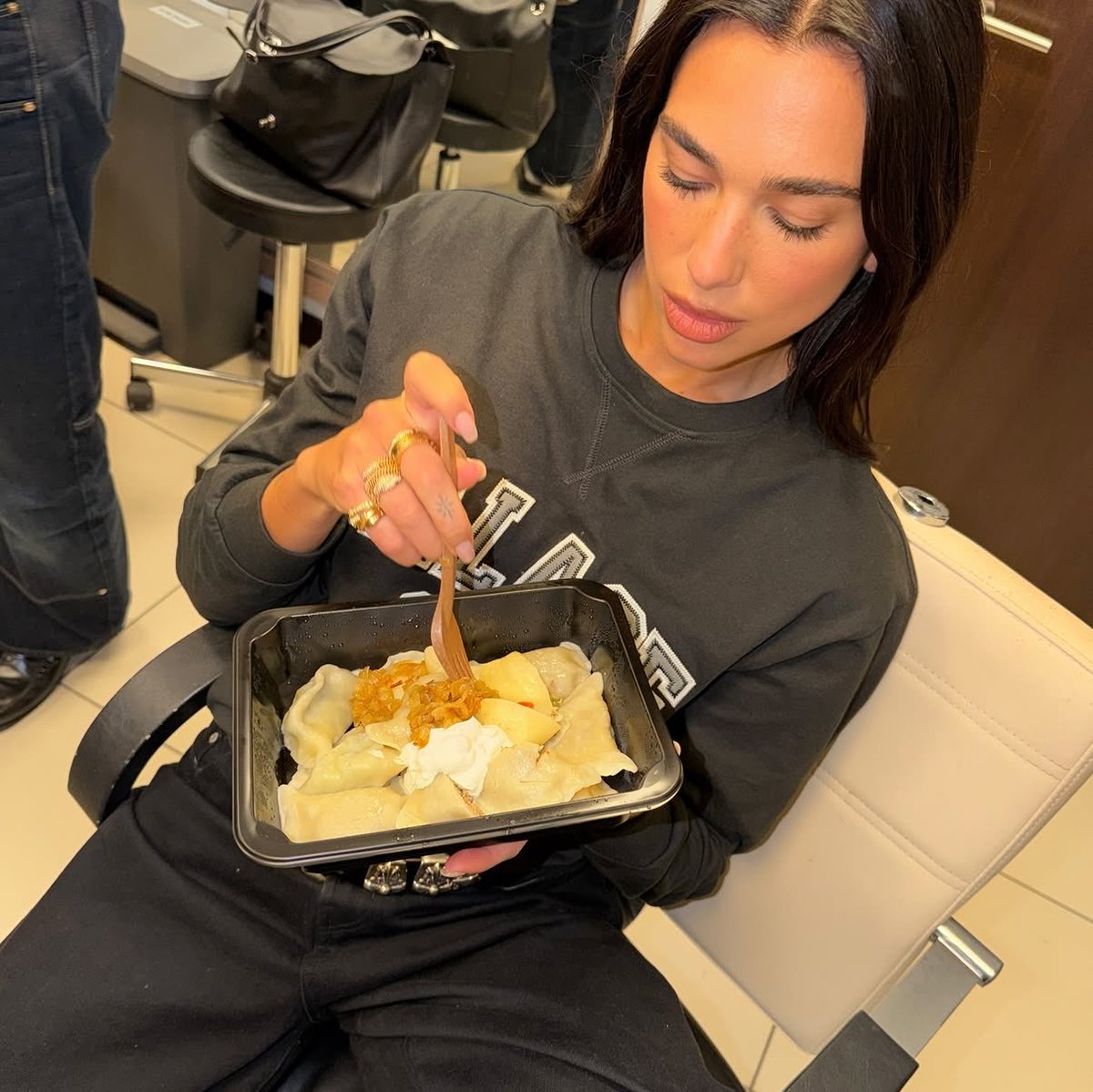 Dua Lipa Hungary (Fan) tweet media