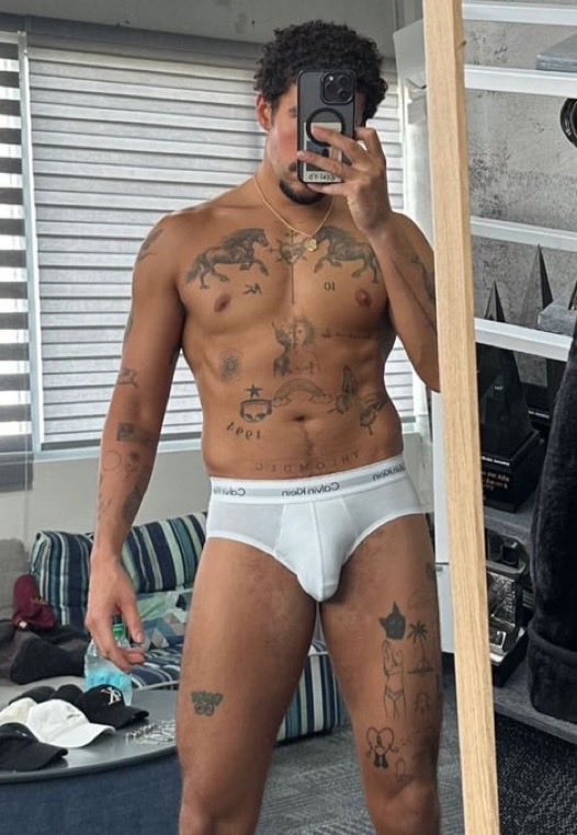 Stan Base tweet media