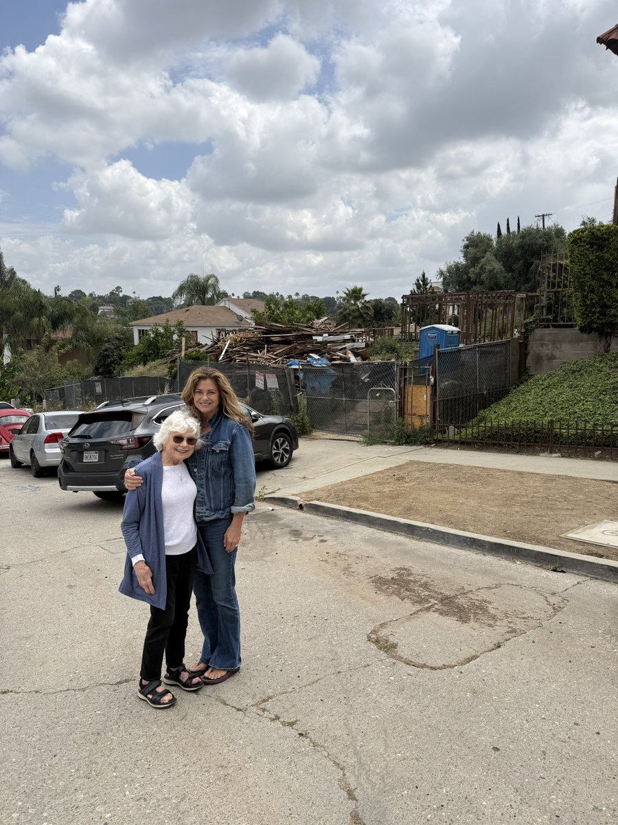 kathyireland's tweet photo. A beautiful trip down memory lane! The first photo is the childhood home of my mom in Highland Park, California. 9 kids and so many adventures! Our daughters Lily and Chloe planned this special day for their Grammy. We didn’t know the childhood home had recently been demolished, but the front porch and frame were still intact. We visited the church where my parents were married, the schools they attended and homes of their early marriage including the first homes I lived in! Mom’s stories vibrantly came to life as she shared in the places they took place.
A meaningful and very fun day!💖