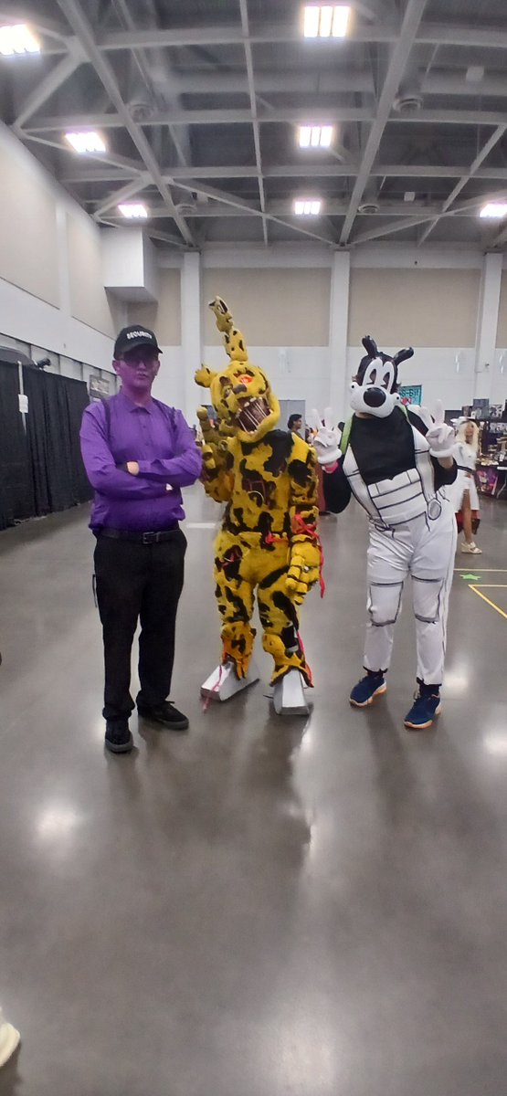FireWolfFlame's tweet photo. Photo dump of some old-school pictures from Tidewater Comic-Con 2025! I dressed up as Boris the Wolf from Bendy and the Ink Machine!
Let me know if you see yourself in any of these pictures!
#tidewatercomicon #comicon #cosplay #comicconvention
(06/28/2025) https://t.co/CY5bHqDT0Z