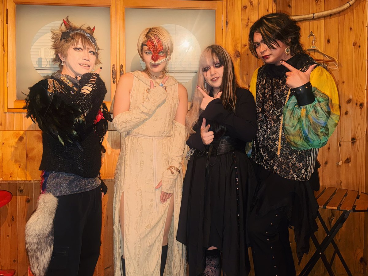 muuuua_official's tweet photo. 『 #霧愛が逢いたい人 vol.11 』
〜 ライブ＆トークショー 〜

お越しいただきました皆様
本当にありがとうございます！！

今回のスペシャルゲスト…

#KNIGHTFENRIR さま
#ザ・ヒーナキャット さま

普段のステージでは
なかなかお聞き出来ないお話
そして本番ならではの空気感

どれも刺激的で楽しかったです！

改めて私もちゃんと売れたいなと
心から感じました。

素敵な時間をありがとうございました✴︎