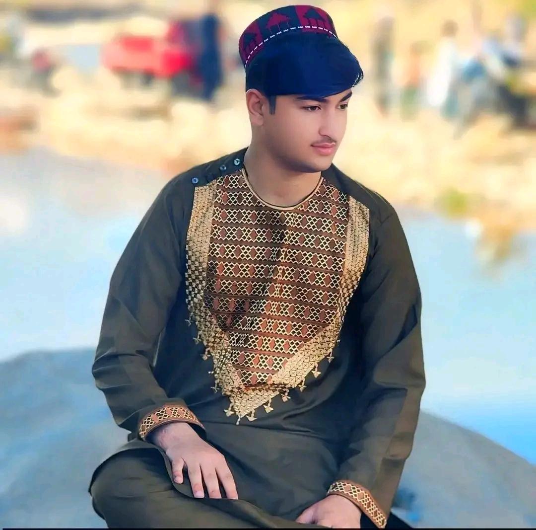 ZubairShahAgha1's tweet photo. پی ٹی ایم کے شیوہ علاقے کے  کارکن سعید الرحمن ۱۹ اپریل کو ٹل کرم پل سے گرفتار کیا گیا تھا، اور آج اس کی آٹھویں دن ہے کہ وہ ابھی تک ٹل فوجی قلعہ میں قید رکھا جا رہا ہے۔
قابلِ ذکر ہے کہ سعید الرحمن کا "جرم" صرف اتنا ہے کہ وہ پی ٹی ایم کا حامی ہے اور اپنی سرزمین پر غیر ملکی جنگوں کی مخالفت کرتا ہے۔ ایسی گرفتاریاں بنیادی انسانی حقوق کی خلاف ورزی ہیں اور انہیں فوری طور پر ختم کیا جانا چاہیے۔