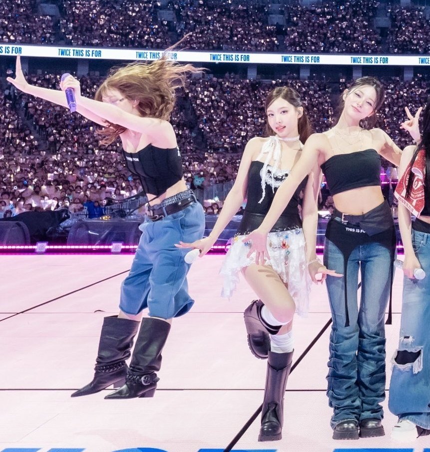 BabyBattenBerg's tweet photo. NaMoTzu π₯° (Momo π€£π)
#Tzuyu #Momo #Nayeon ππ¦π¦
#NaMoTzu #Natzu #NaMo
#Motzu #Tzumo #λͺ¨μ― π©΅π«ΆπΌπ©·π«ΆπΌπ https://t.co/P4FsTOeA1m