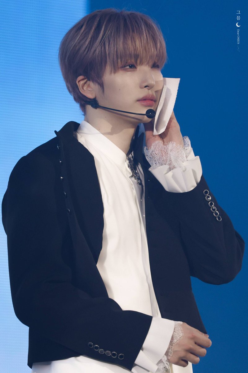 usmoon_kaja's tweet photo. ソホが帰ってくるまであと111日

#SEOHO #서호 #ONEUS #원어스 https://t.co/UamMJ8lSnR
