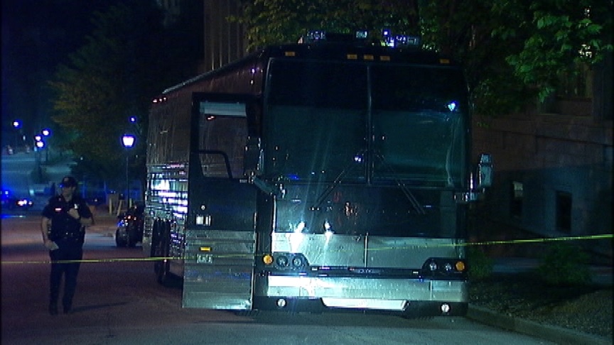 XXL's tweet image. ⬇️ TODAY IN HIP-HOP ⬇️

2015: Lil Wayne’s tour bus is shot up in Atlanta