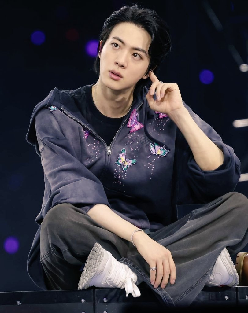 Jhessybts7's tweet photo. TAMPA D-1 📍 

#jin #bts #kimseokjin #seokjin #fyp https://t.co/nFRFUCyoLf