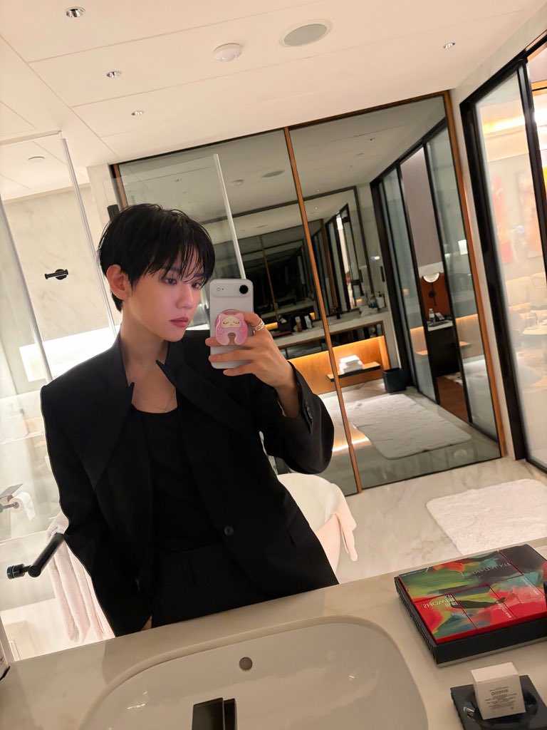 ꒰˖♡𐙚 백현 ('ㅅ') tweet media