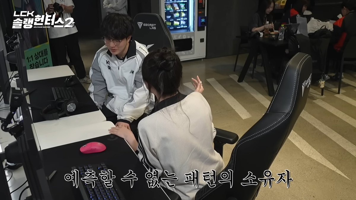솔랭헌터스 보고 있는데
학생 은빈아나랑 얼굴을 보고 이야기해야지 어딜 보고 하는 거임 ㅋㅋㅋㅋㅋㅋㅋㅋㅋ