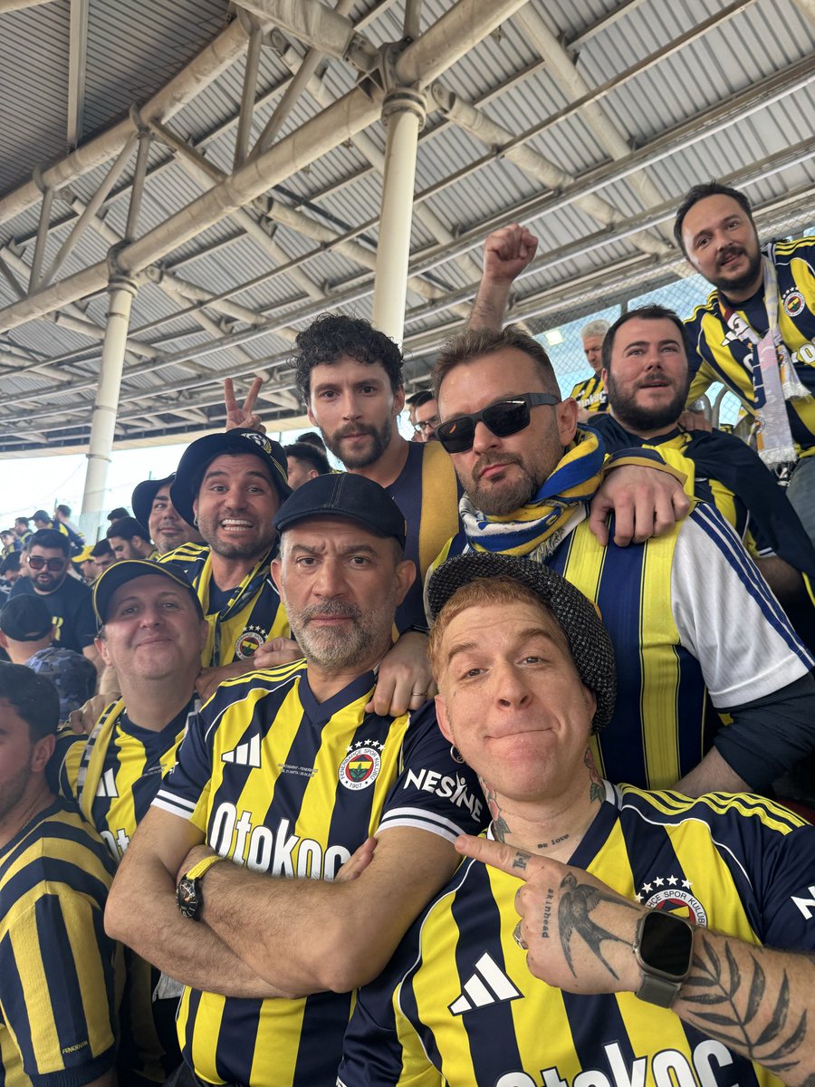 Yerimizdeyiz
Yolumuzdayız her zaman Fenerbahçe için buradayız  👊🏼
Güzel ve keyifli bir derbi olsun iyi olan kazansın.
<a href="/Fenerbahce/">Fenerbahçe SK</a>