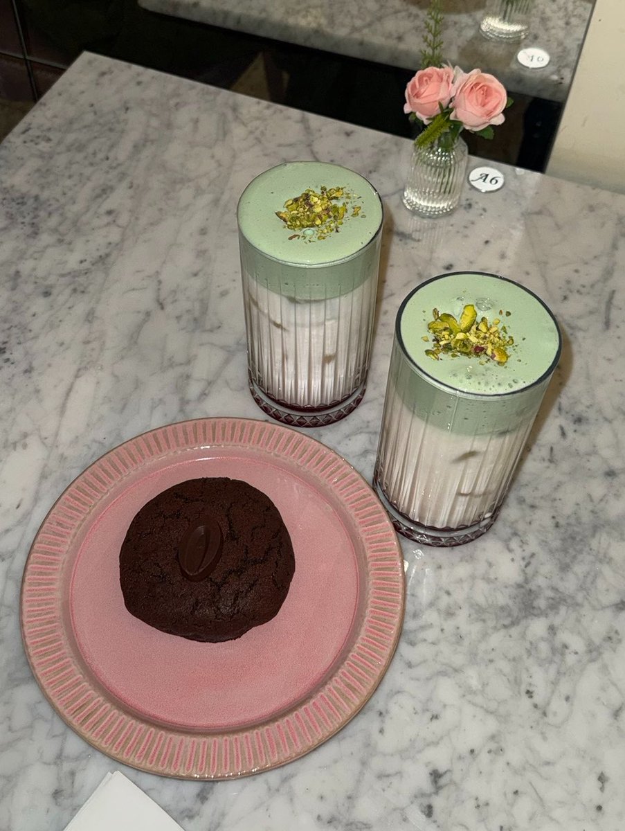 완전미친카페갓다옴 저거한잔에1.3이야