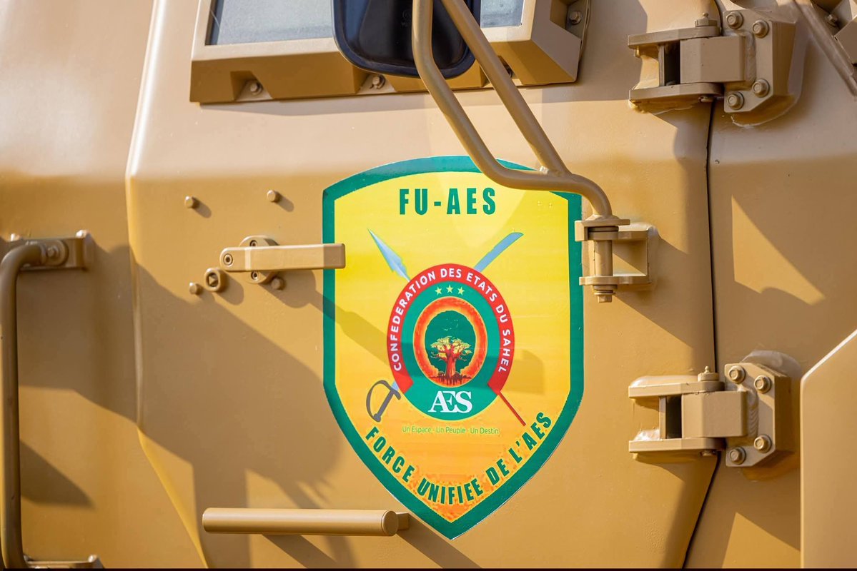 MaMon45051's tweet image. 🔴🔴🔴🇲🇱🇧🇫🇳🇪 #URGENT : La force unifiée de l'AES vient d'être déployé massivement à Kati. 
Les opérations se poursuivrent💥🔥🚀✊
@GoitaAssimi @CapitaineIb226 @NIGER_CNSP ✊✊✊