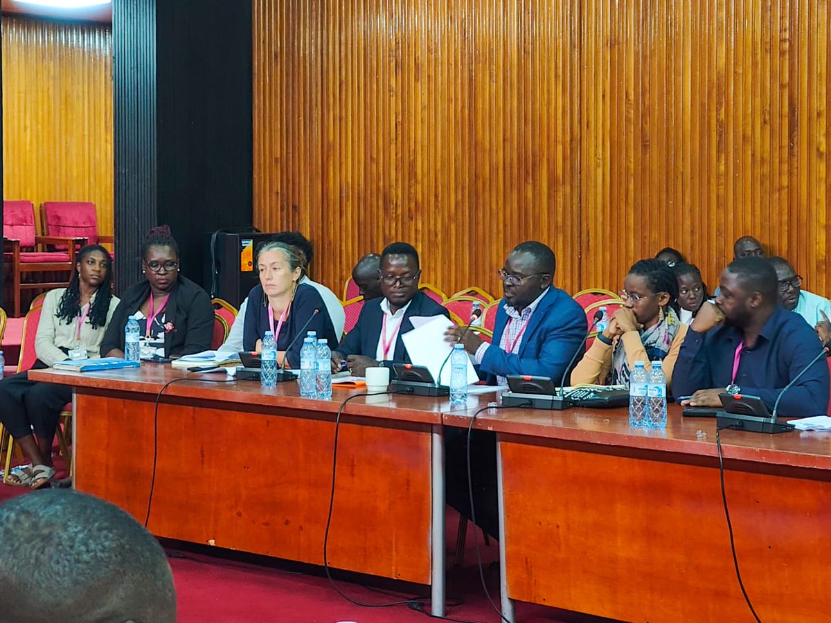 OxfaminUganda's tweet photo. On Friday, Oxfam joined CSOs, political parties, finance experts &amp; the arts industry at @Parliament_Ug to deliver a petition on the Protection of #SovereigntyBill (No. 13 of  2026) to the Joint Committee on Defence &amp; Internal Affairs and Legal &amp; Parliamentary Affairs. https://t.co/vKi3aOERby