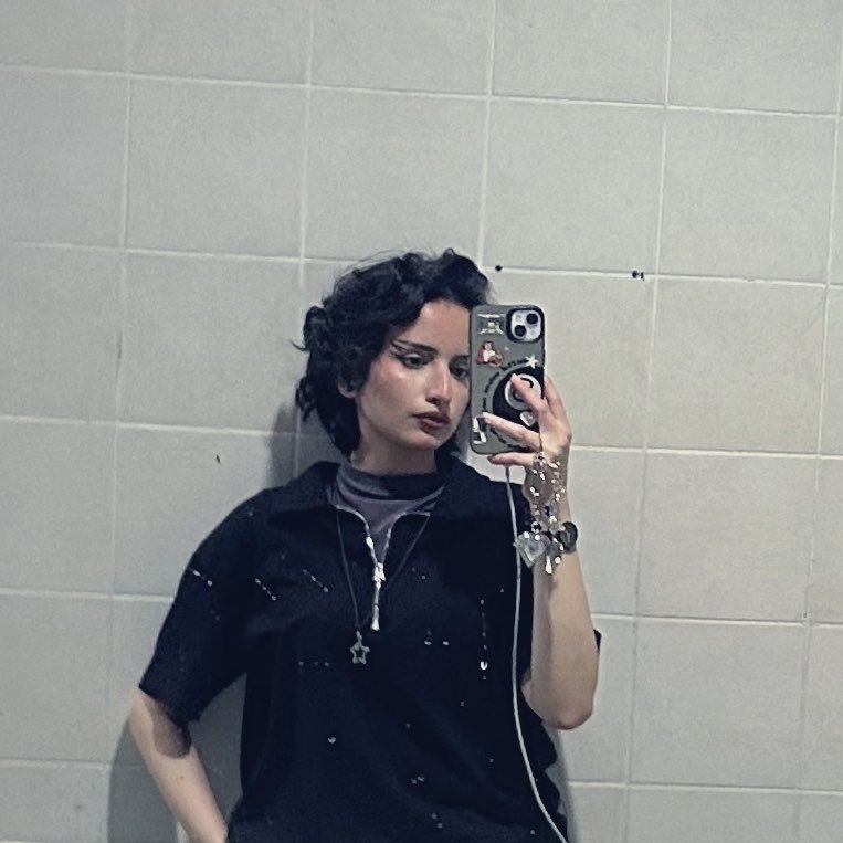 🦂 tweet media