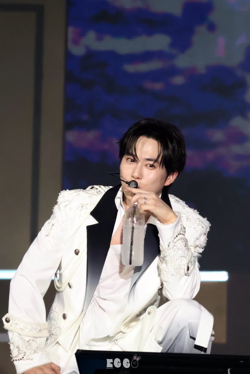 SuhoEXOFans1's tweet image. [FANTAKEN]{260426} 2/2

#SUHO durante el Concierto de EXhOrizon en Ho Chi Minh.

More 👇🏻
facebook.com/share/p/1CaXj9…

Cr EGG000522/WishsØ522/with_sandyk/domonxoxo/cotto _mp4/cottonspring01/tk1JE/
Comp. por SUHO 수호 EXO FANS
#수호 #weareoneEXO #EXO #엑소 #EXhOrizon_in_HCMC